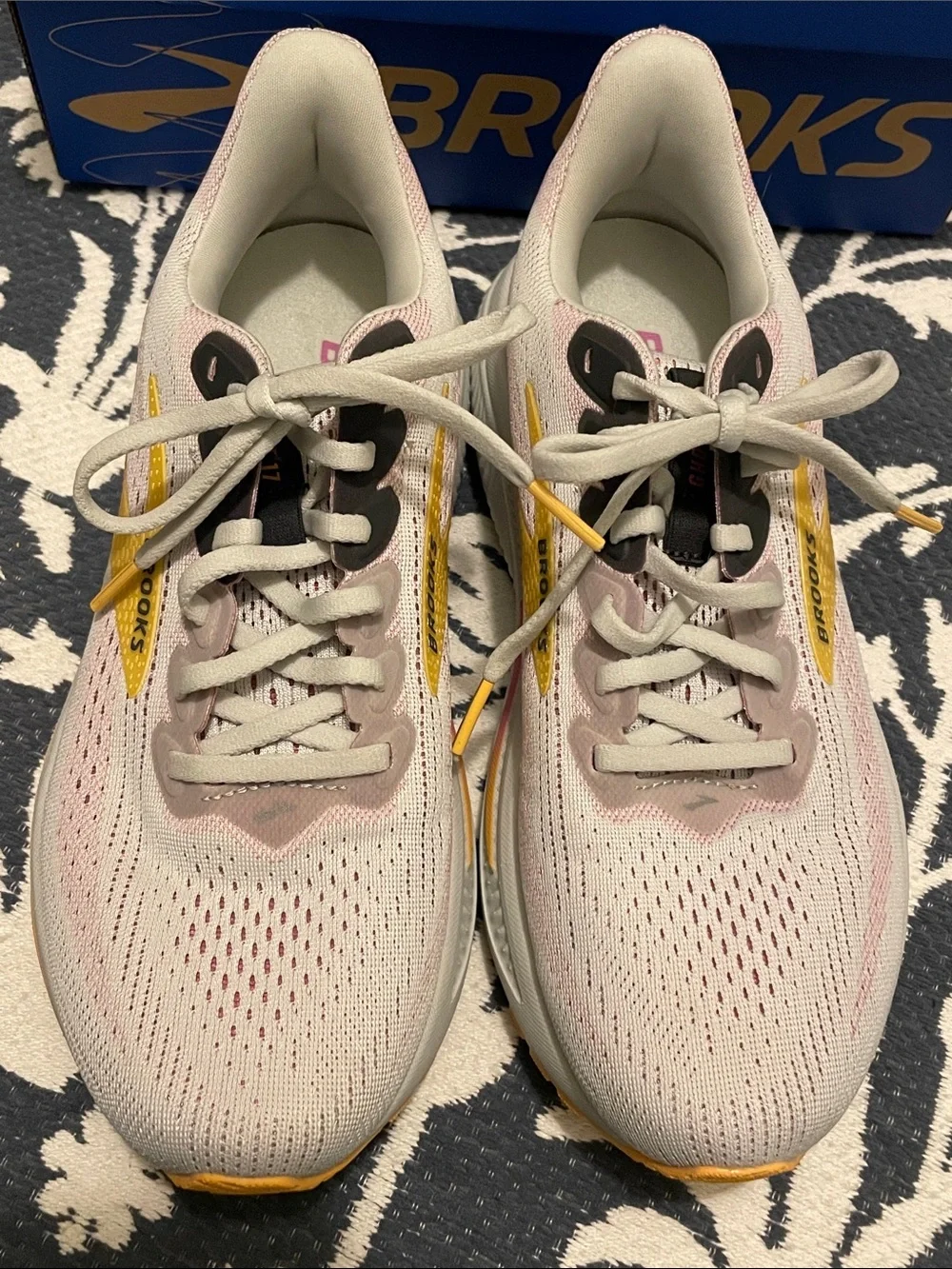 Brooks Ghost 17 Women's Neutral Running Shoes in Oyster/Apricot/Pink colors